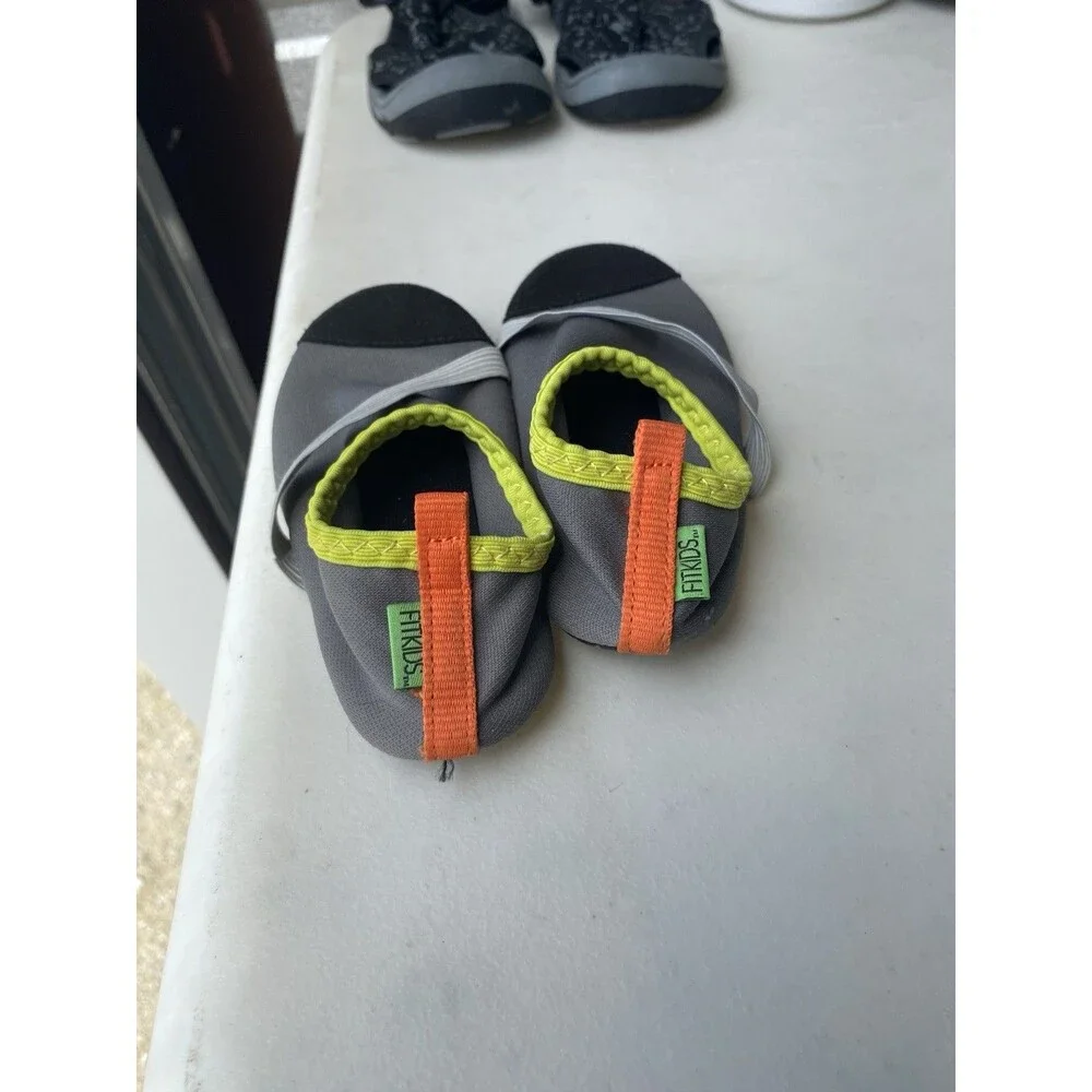 FitKicks Kids Gray Aqua Water Shoes Barefoot Minimalist Youth Size M⁠ 12-13.5